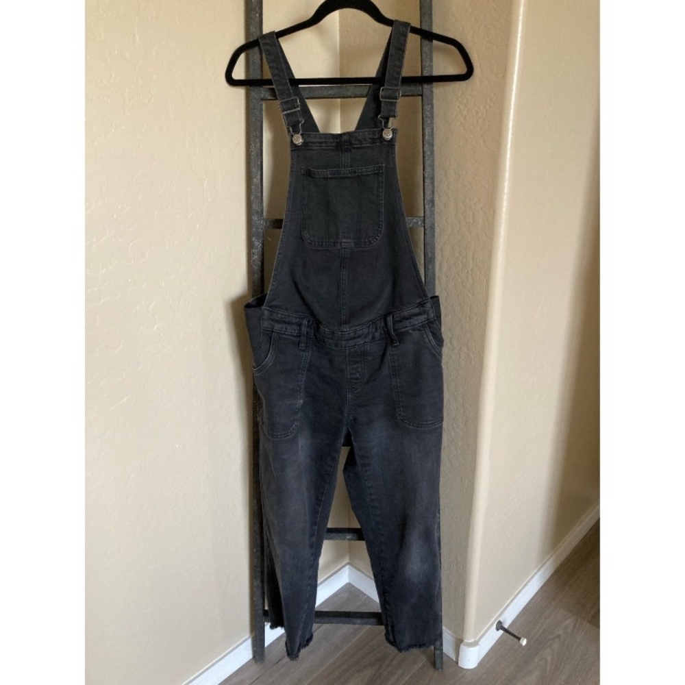 Old Navy Maternity Overalls Size 2 Short. Black.